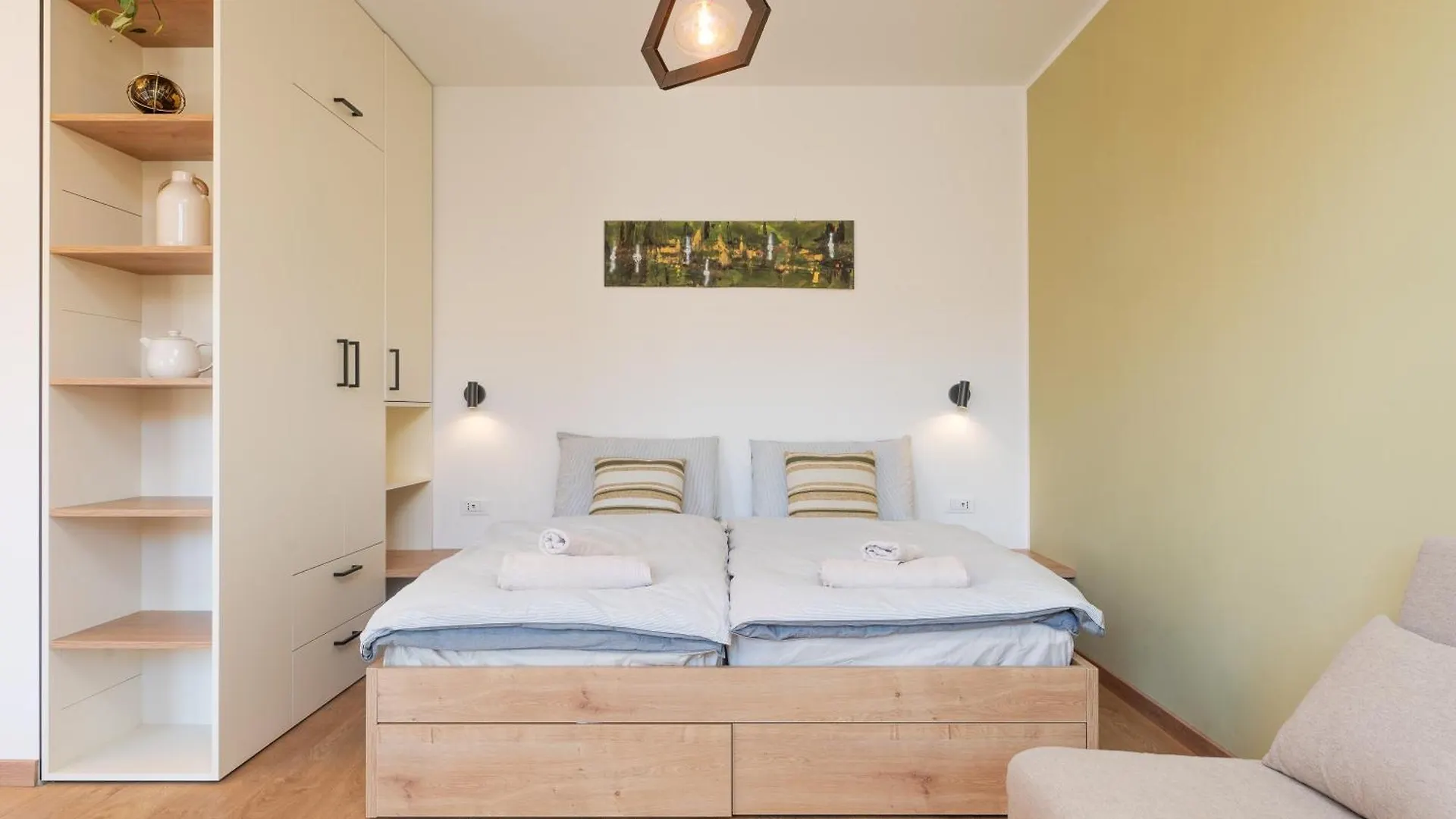 Wohnung Am Strand Mit Pool Sirmione Apartment
