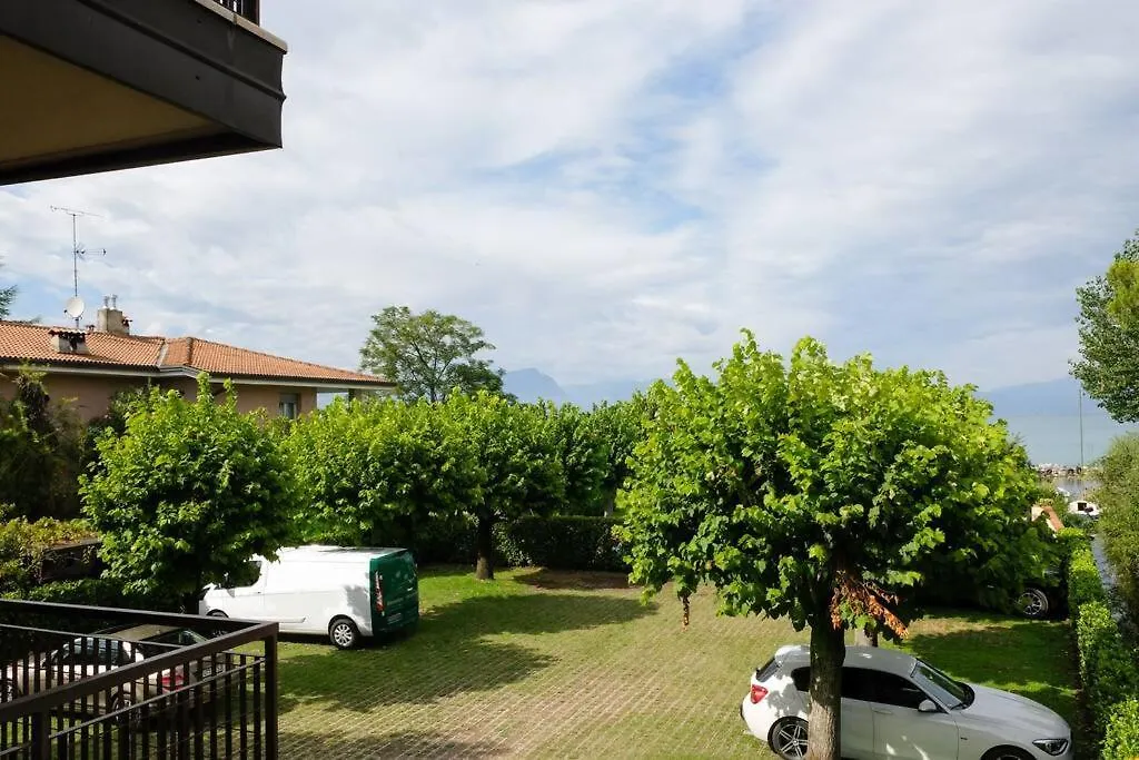 Wohnung Am Strand Mit Pool Sirmione Apartment