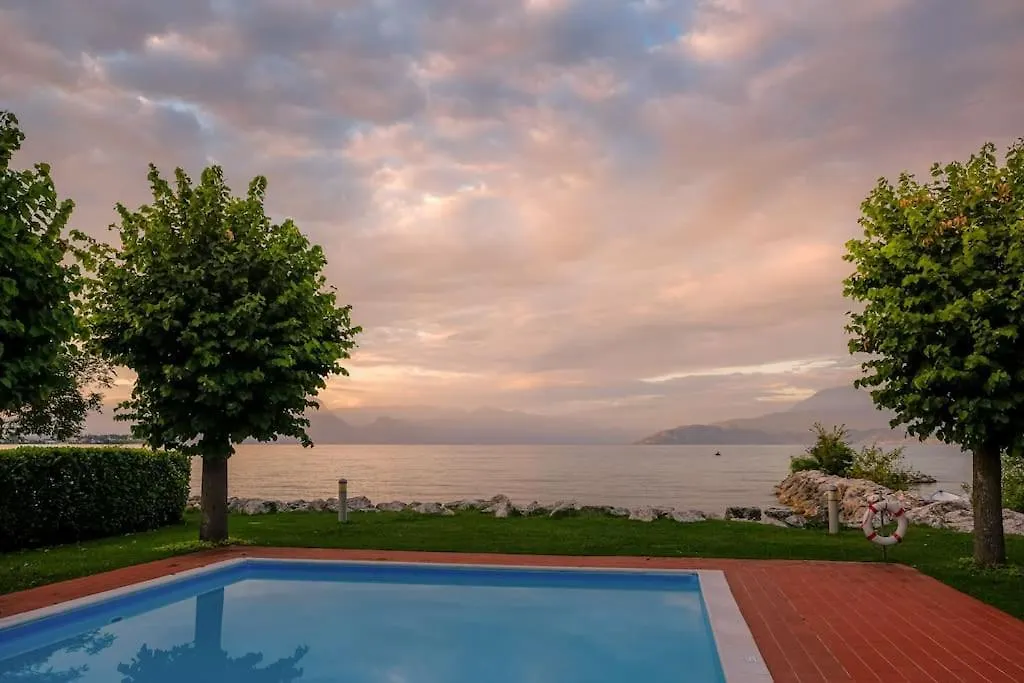 Wohnung Am Strand Mit Pool Sirmione 0*,  Italy