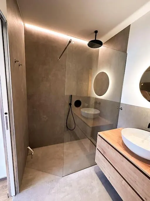 Wohnung Am Strand Mit Pool Sirmione Apartment