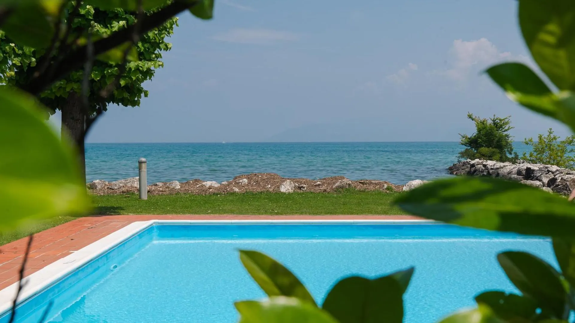 Wohnung Am Strand Mit Pool Sirmione Italy